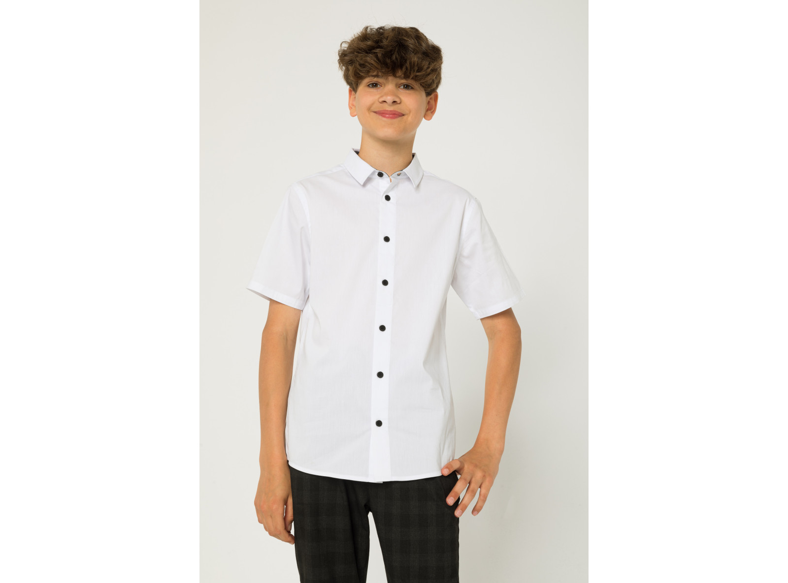 Biała koszula z krótkim rękawem