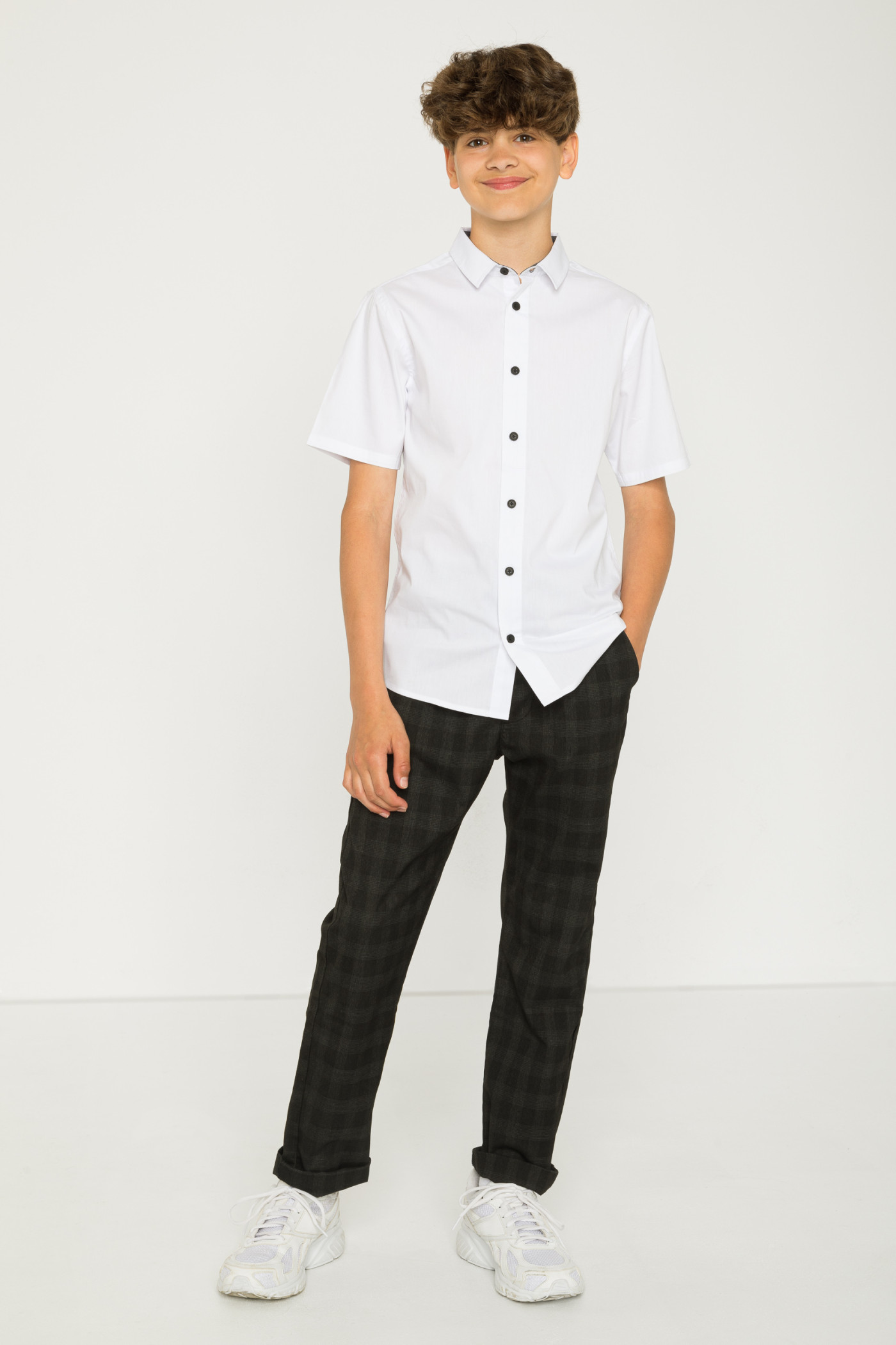 Biała koszula z krótkim rękawem