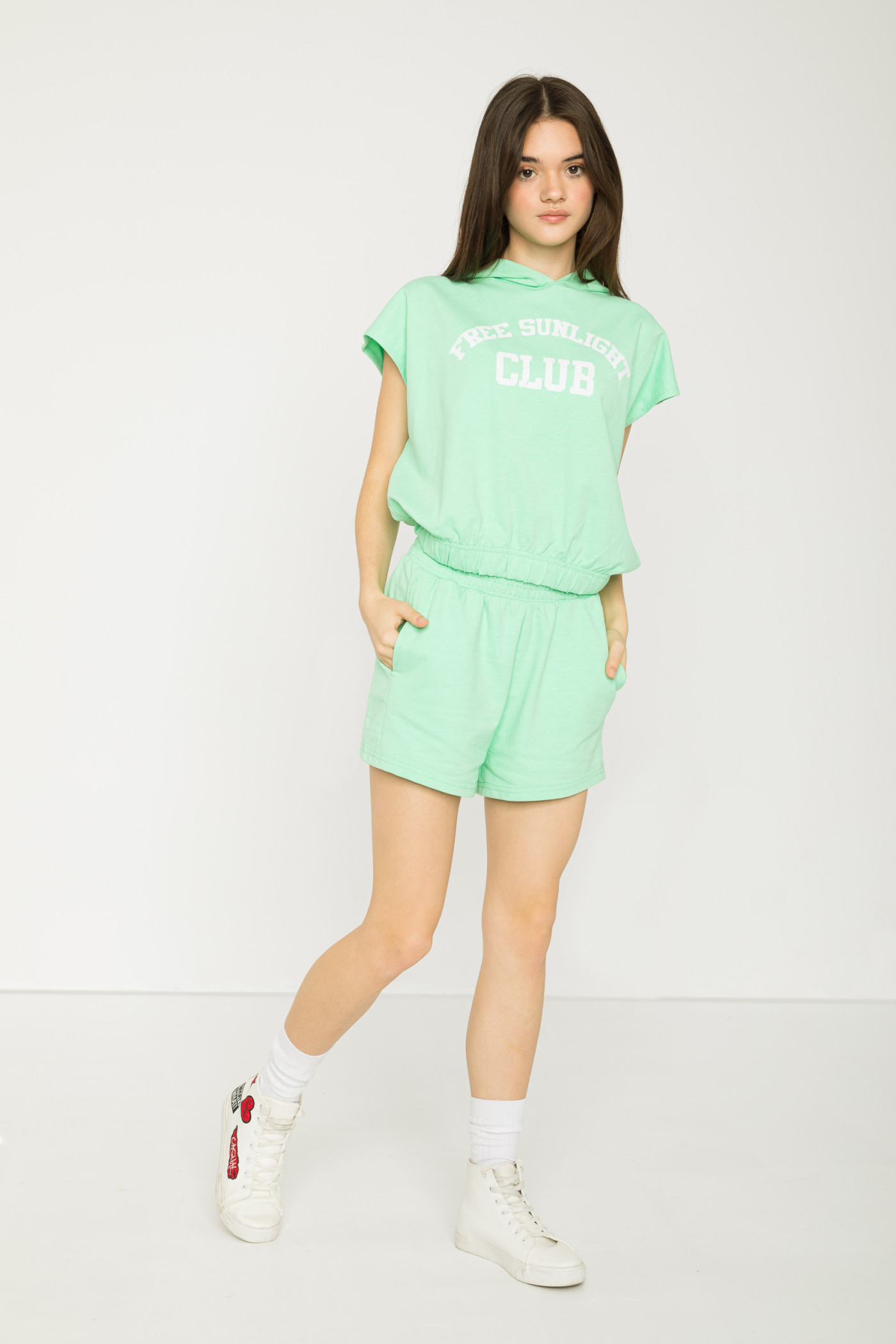Miętowe dresowe krótkie spodenki