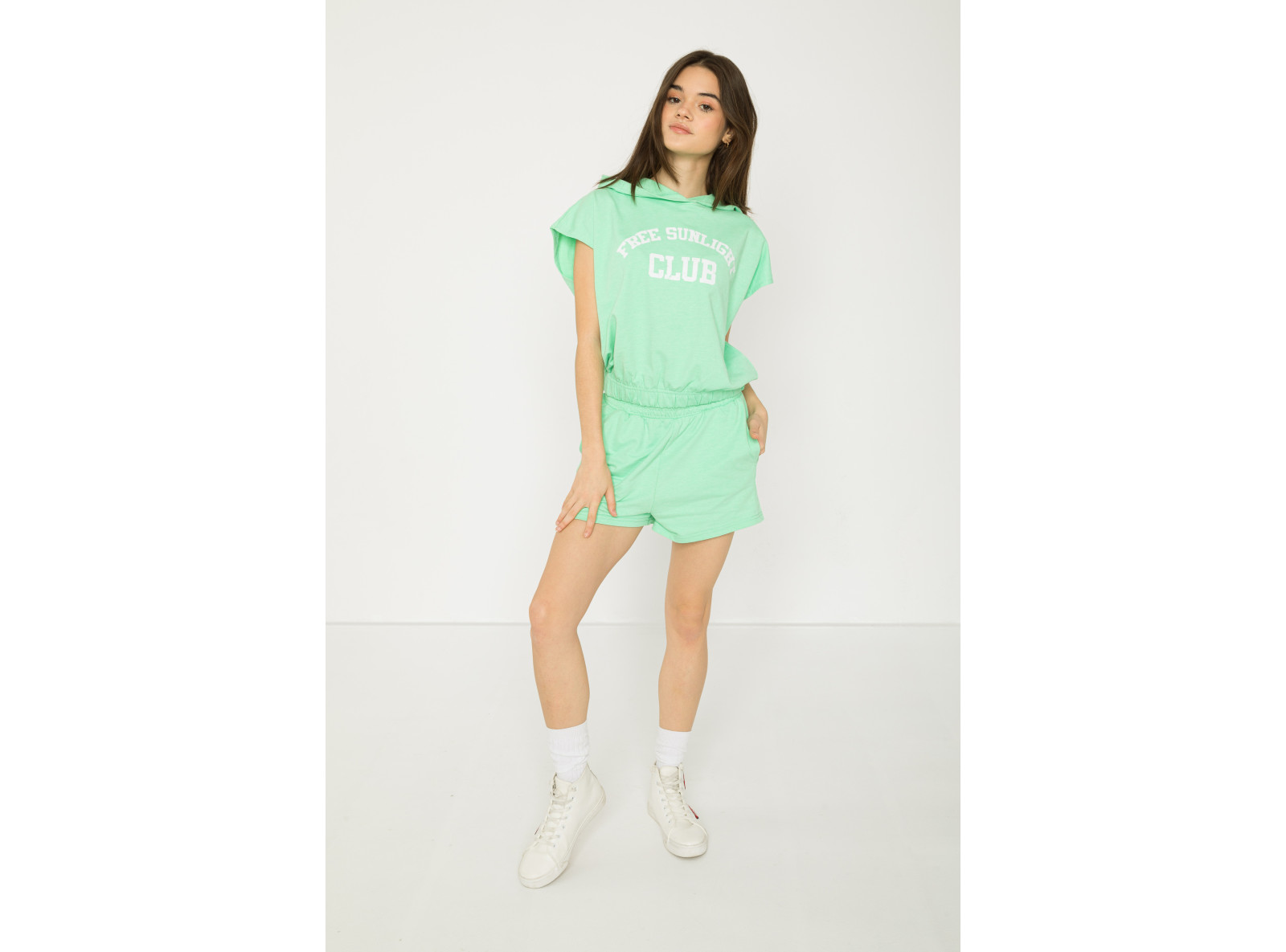 Miętowy dresowy bezrękawnik z kapturem