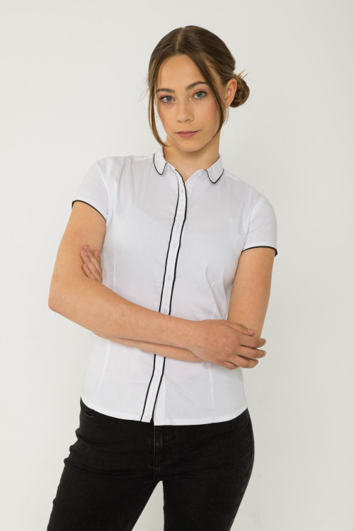 Biała koszula z krótkim rękawem