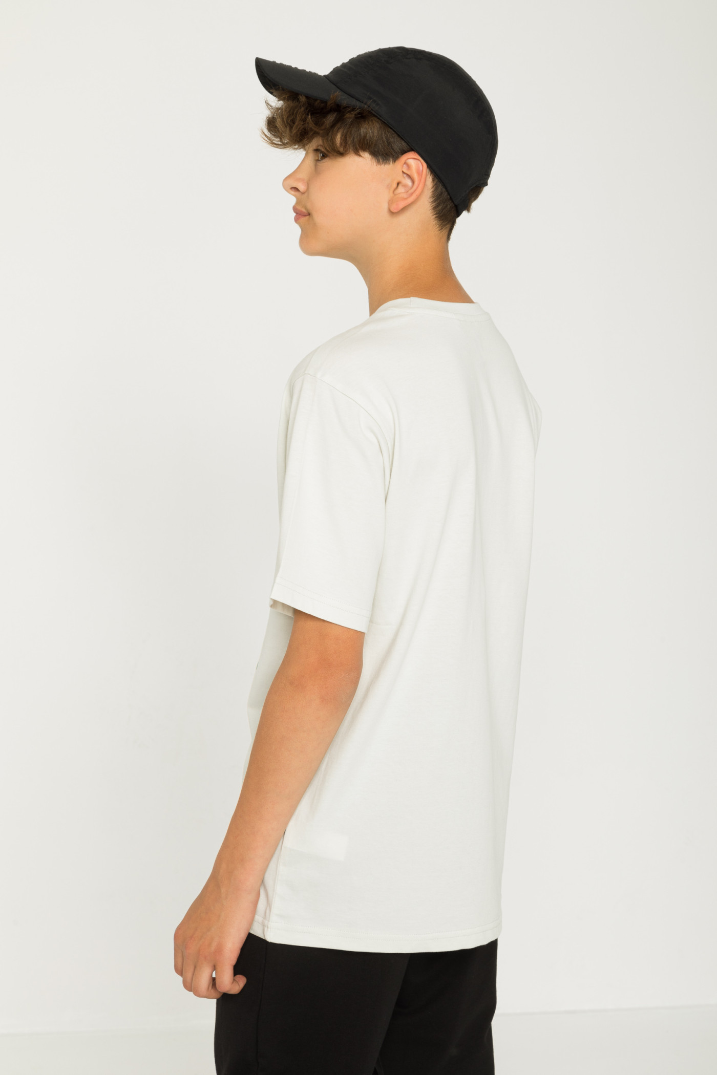 Beżowy T-shirt z nadrukiem graffiti