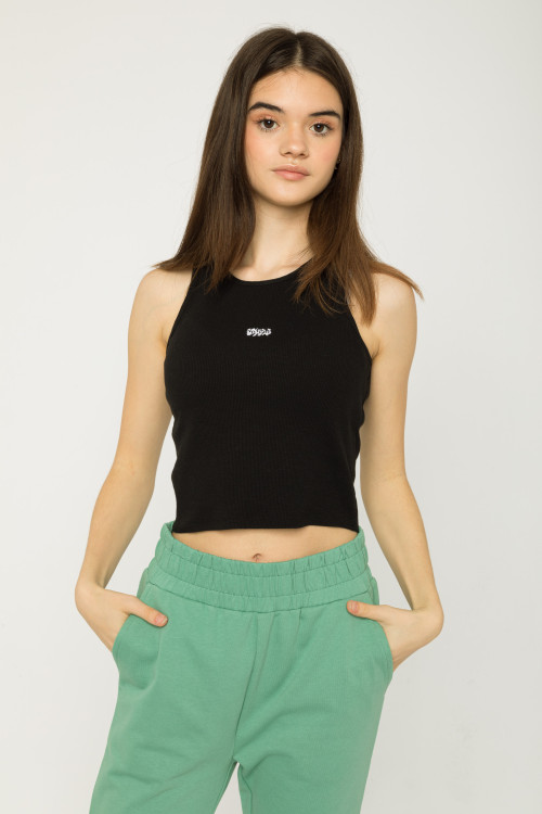 Czarny top na ramiączkach z haftem