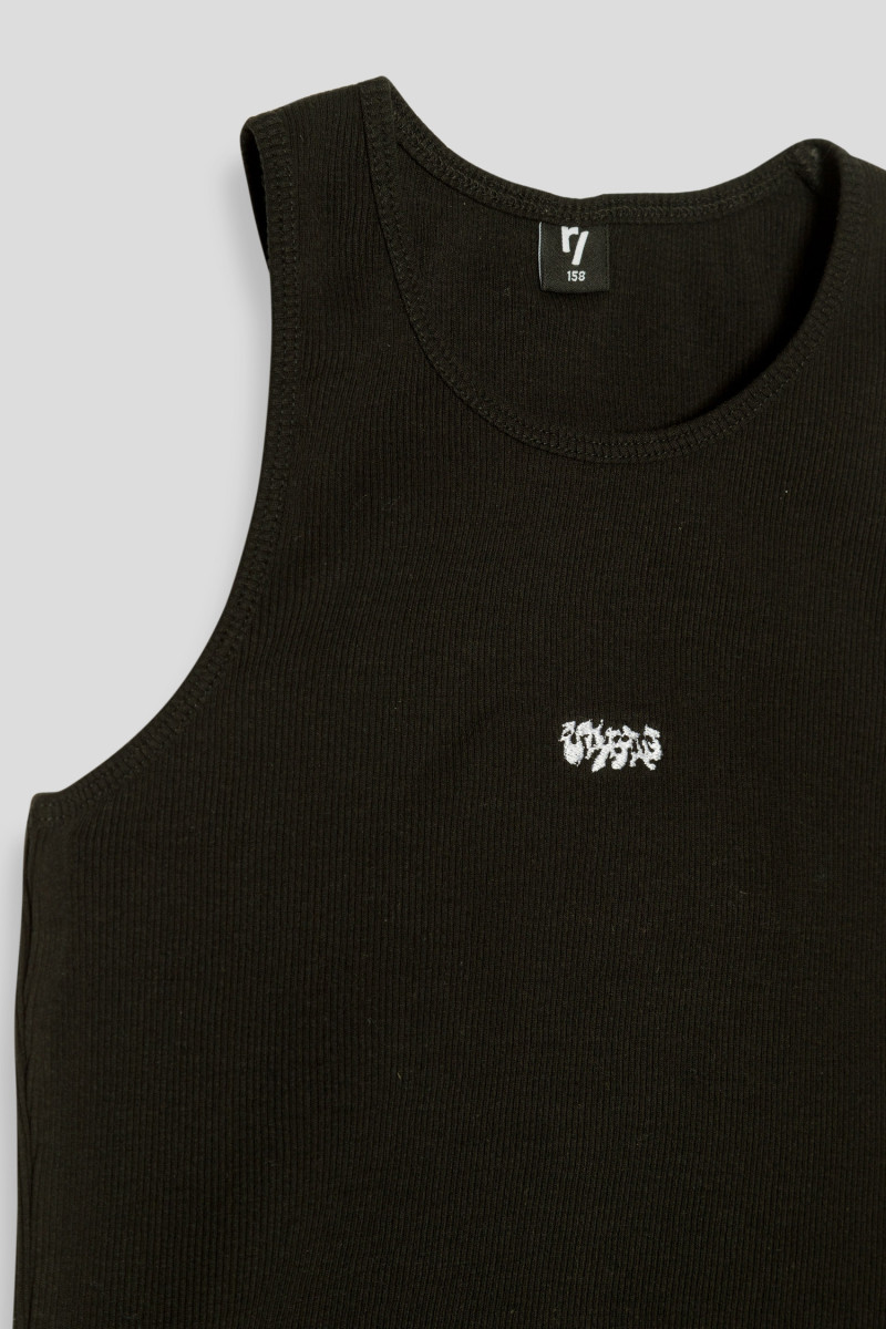 Czarny top na ramiączkach z haftem