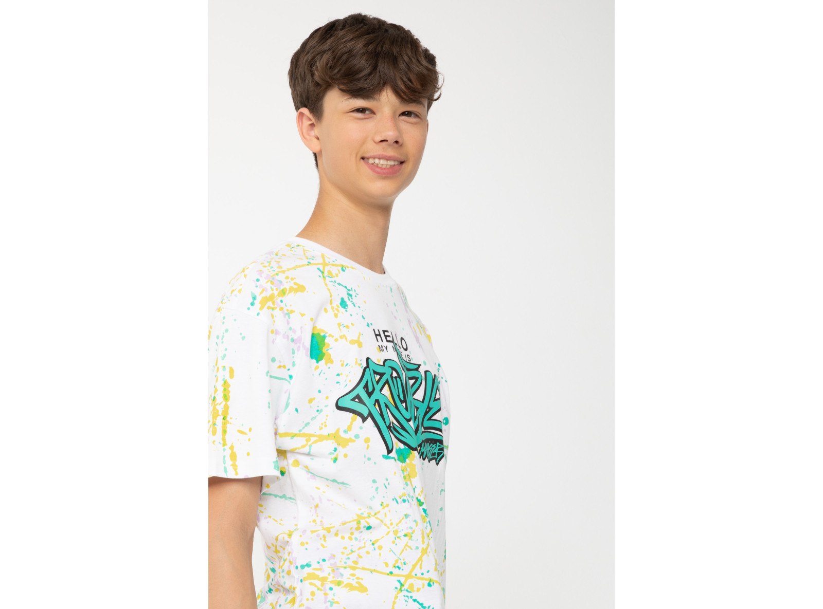 Biały T-shirt oversize z nadrukami graffiti