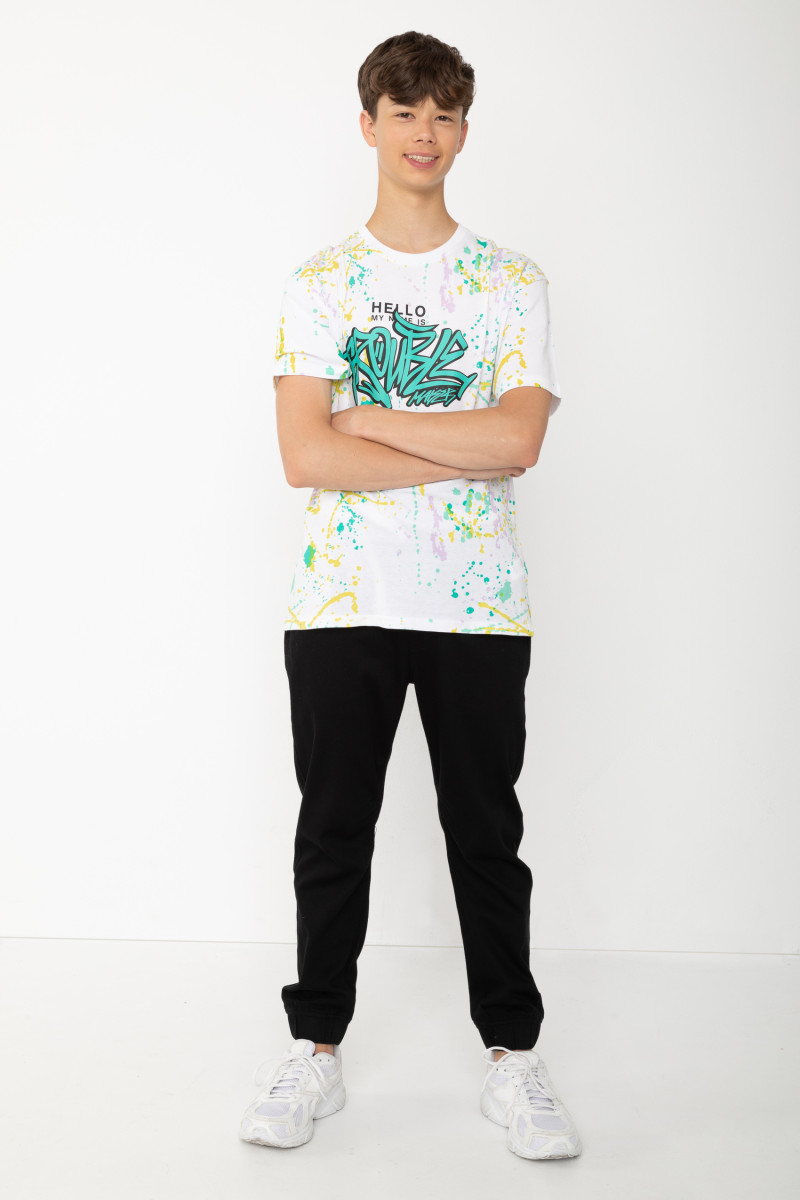 Biały T-shirt oversize z nadrukami graffiti