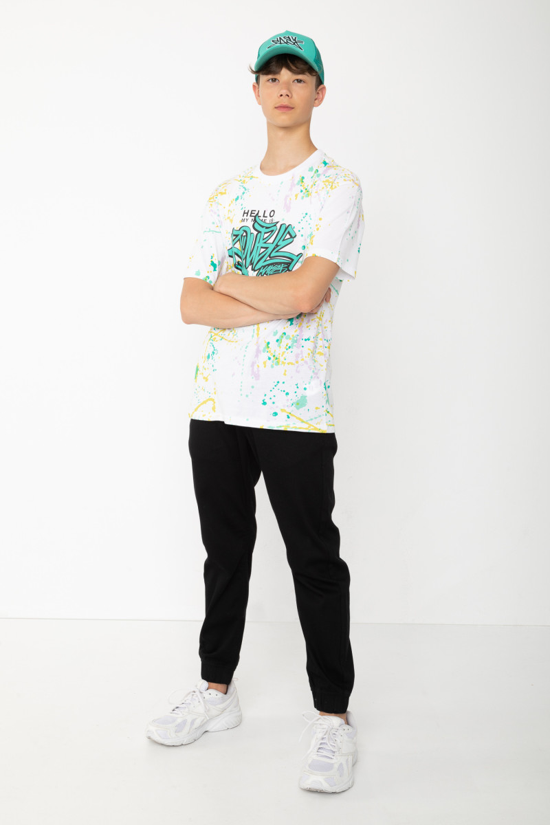 Biały T-shirt oversize z nadrukami graffiti