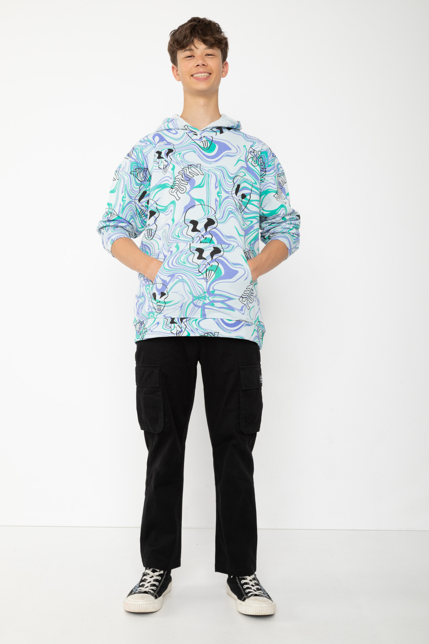 Wielobarwna bluza dresowa oversize z kapturem i nadrukami