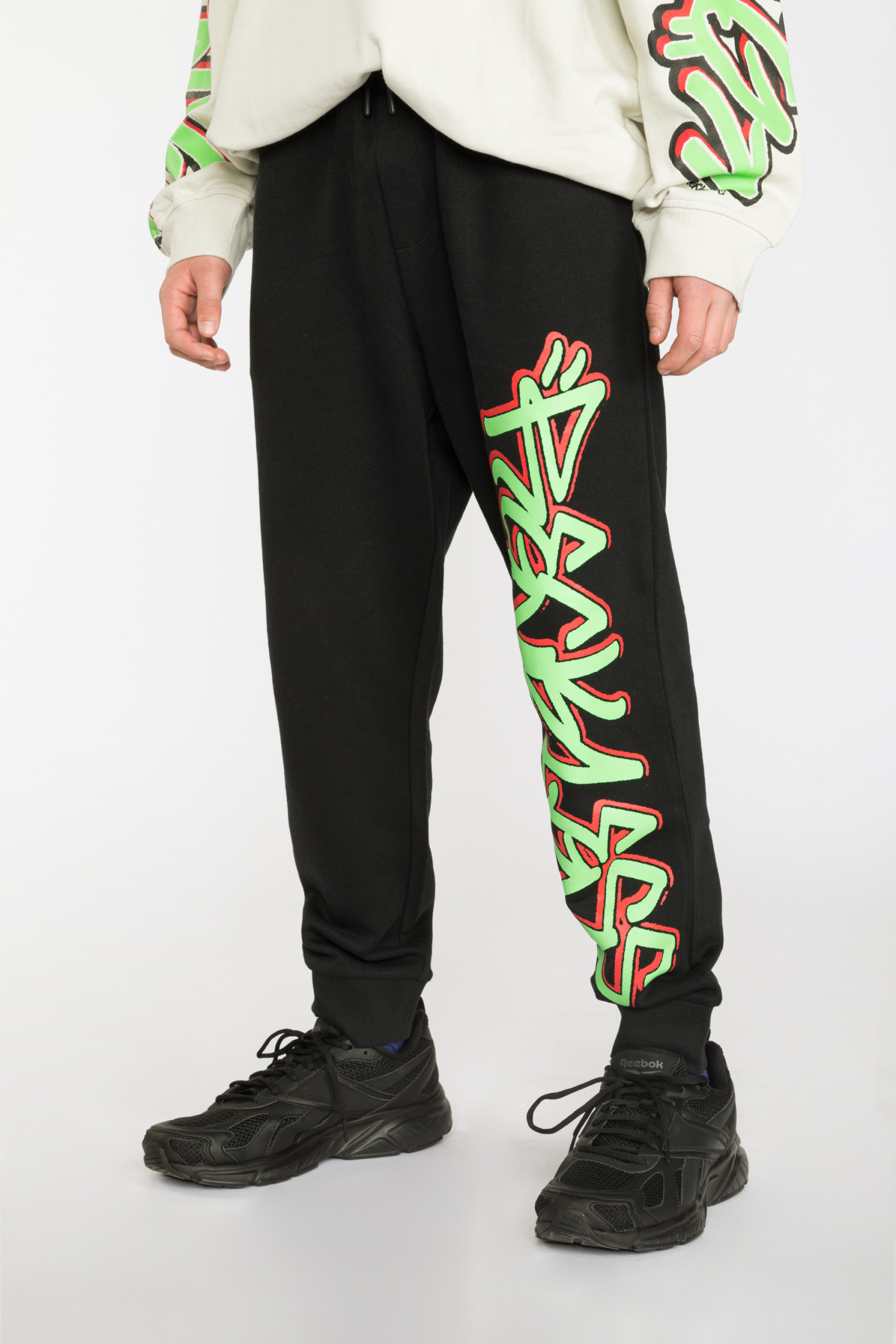Czarne dresowe spodnie RECKLESS