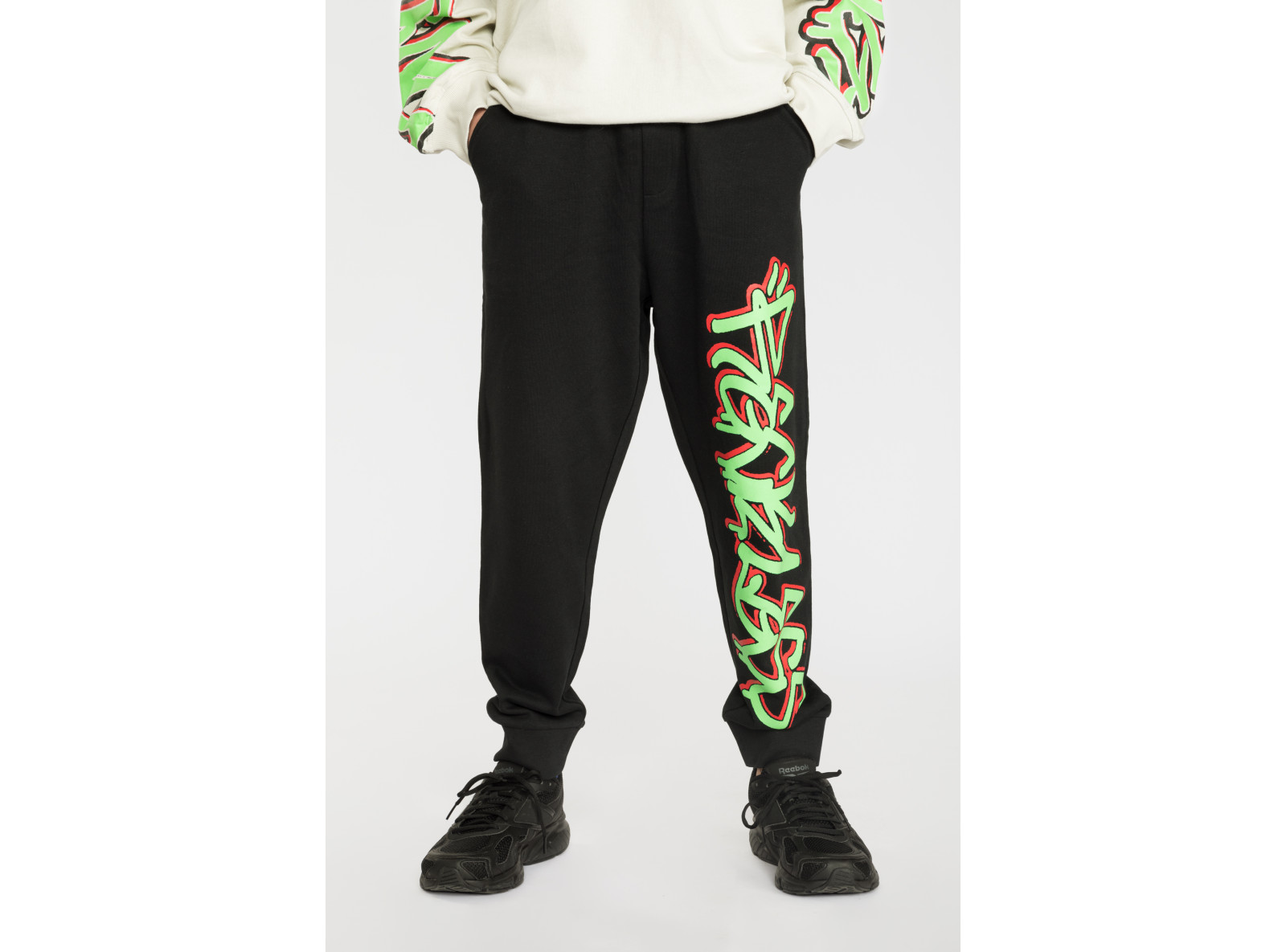 Czarne dresowe spodnie RECKLESS