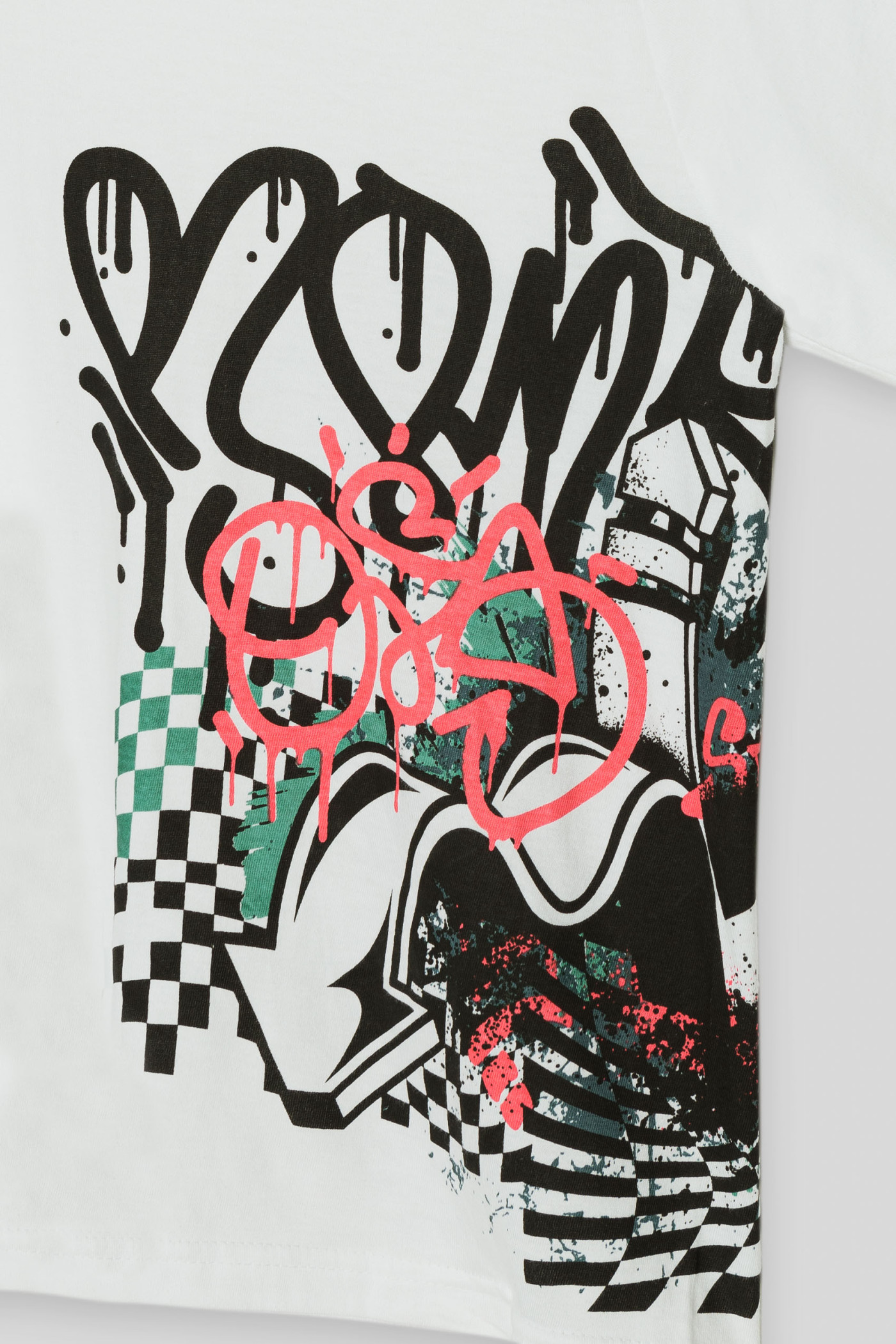 Biały T-shirt oversize z nadrukiem