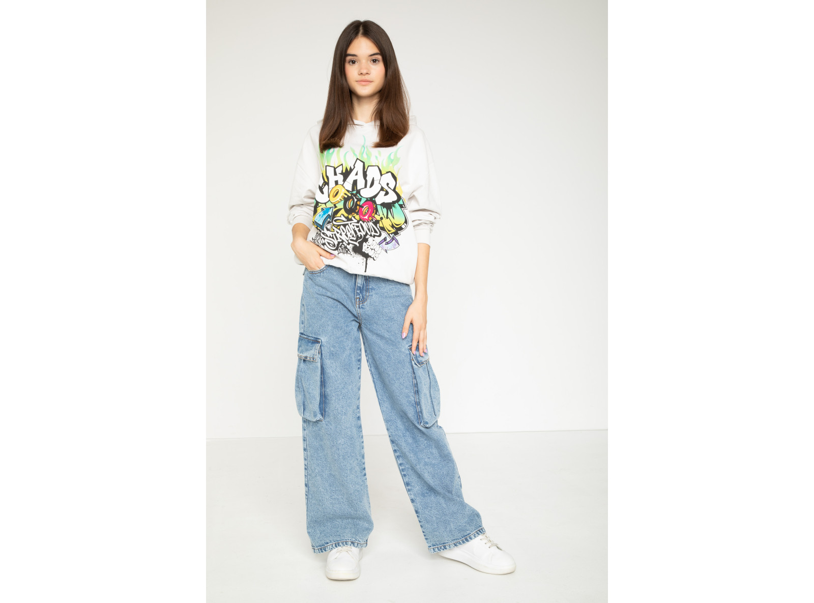 Kremowa bluza z nadrukiem graffiti