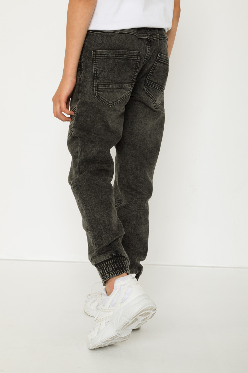 Czarne jeansowe spodnie JOGGER z przeszyciami