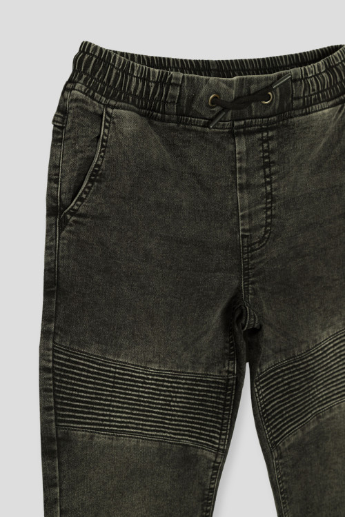 Czarne jeansowe spodnie JOGGER z przeszyciami
