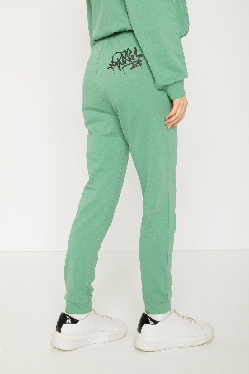 Zielone spodnie dresowe z nadrukiem graffiti