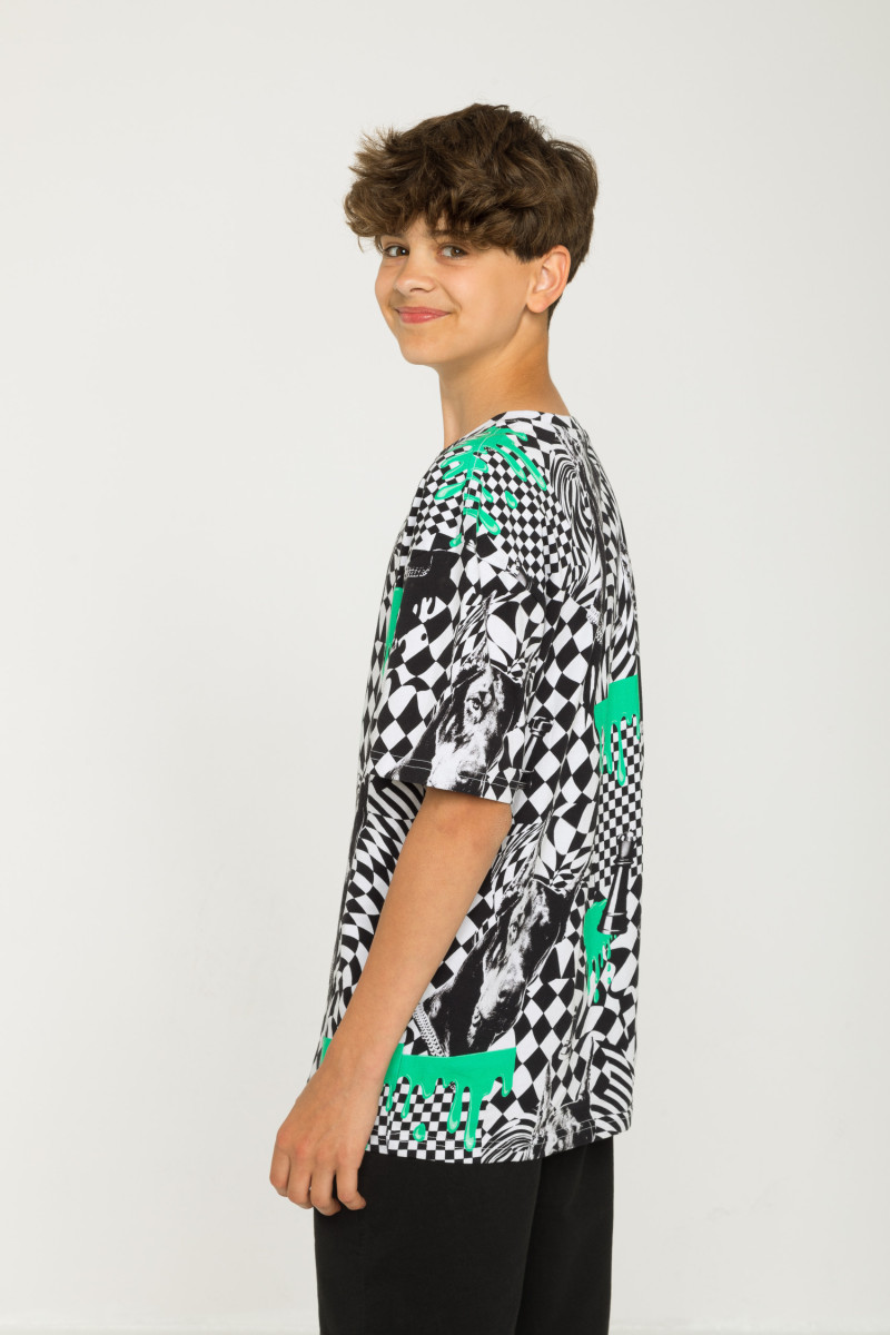 Wielobarwny T-shirt oversize z nadrukami na całości