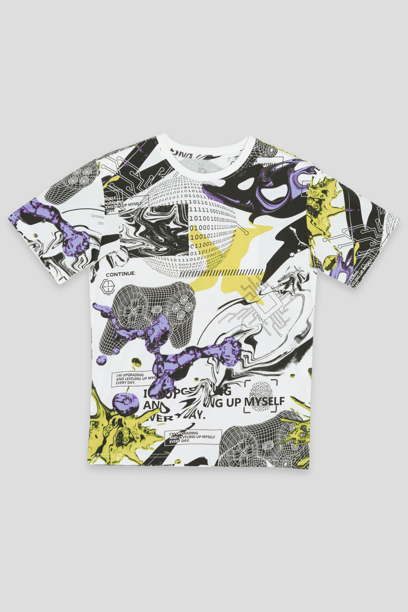 Wielobarwny T-shirt z nadrukami na całości