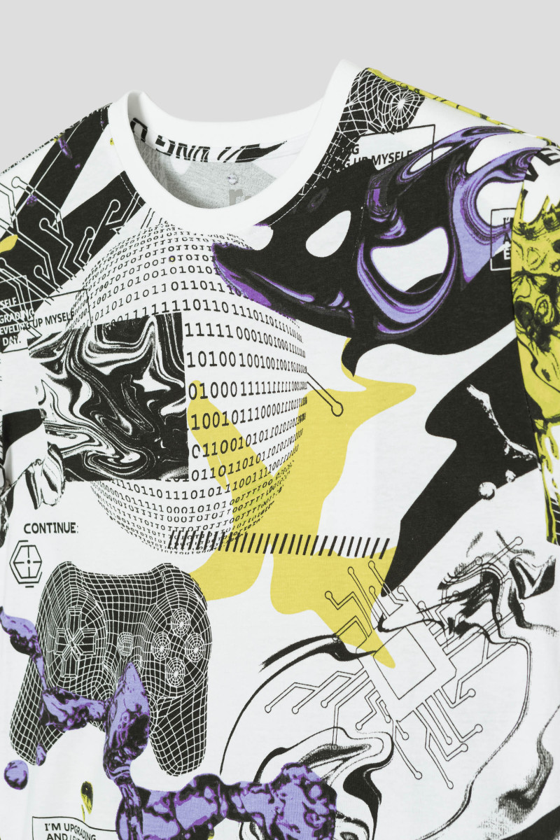 Wielobarwny T-shirt z nadrukami na całości