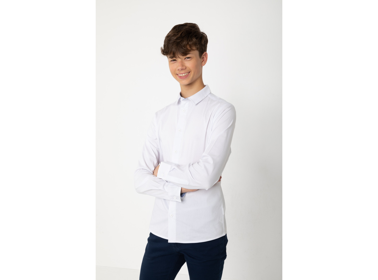 Biała klasyczna koszula z długim rękawem