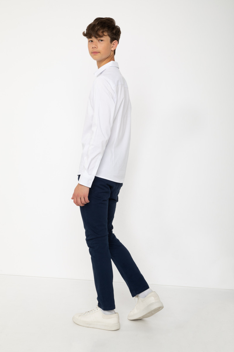 Biała klasyczna koszula z długim rękawem