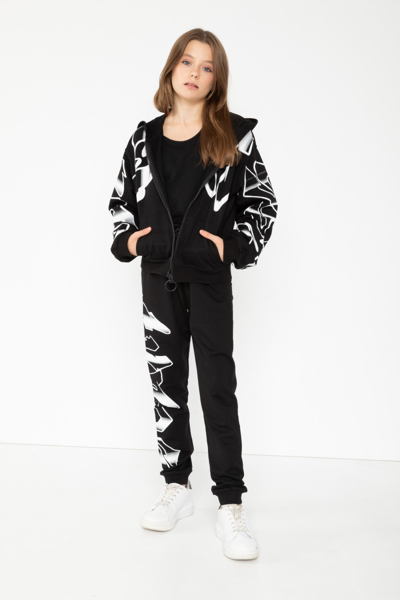 Czarne spodnie dresowe z nadrukiem graffiti