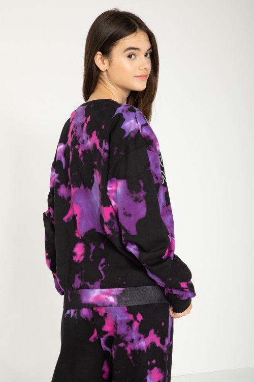 Fioletowa bluza dresowa z nadrukiem tie dye i napisem