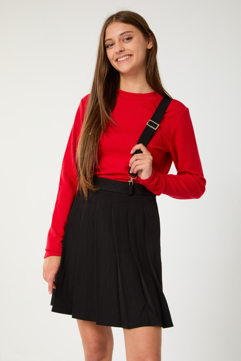 Czarna plisowana spódniczka z szelkami