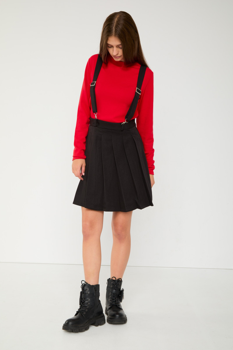 Czarna plisowana spódniczka z szelkami