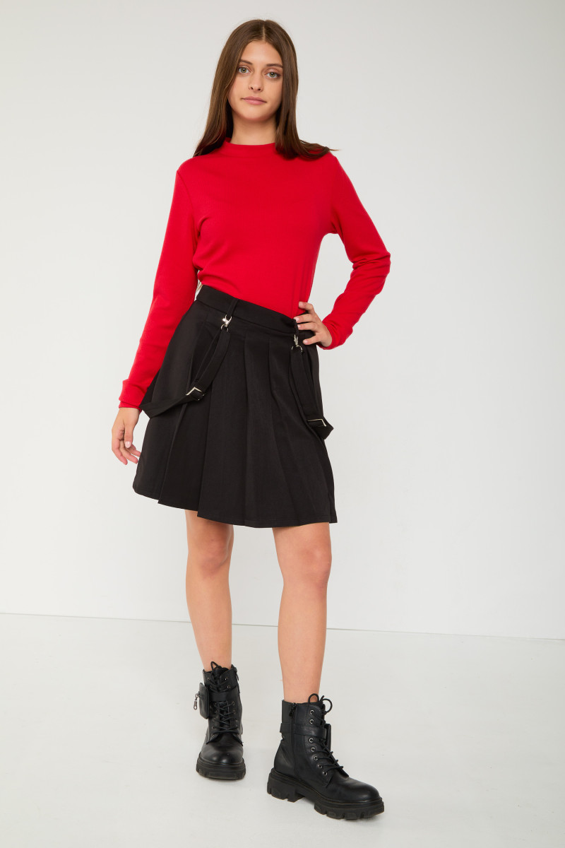 Czarna plisowana spódniczka z szelkami