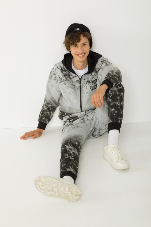 Szare spodnie dresowe z nadrukami