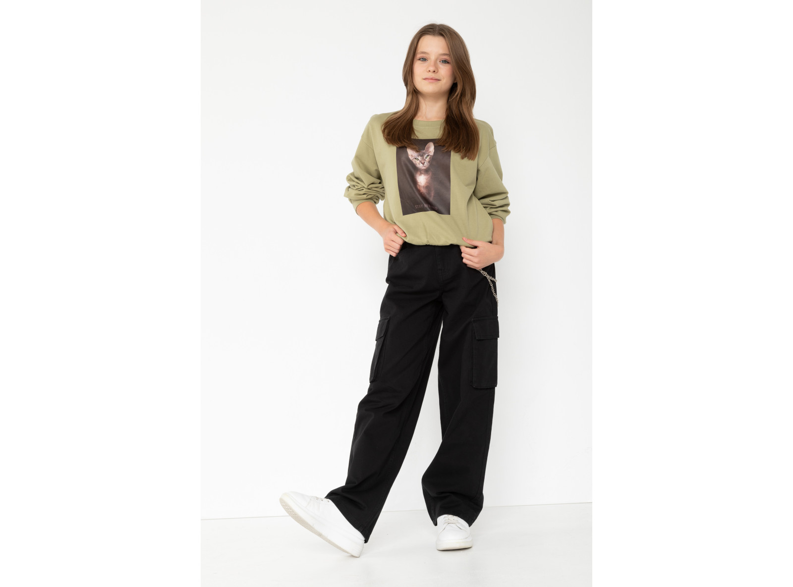 Oliwkowa bluza dresowa z nadrukiem z motywem kota