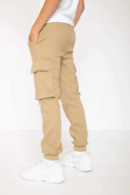 Beżowe spodnie typu cargo