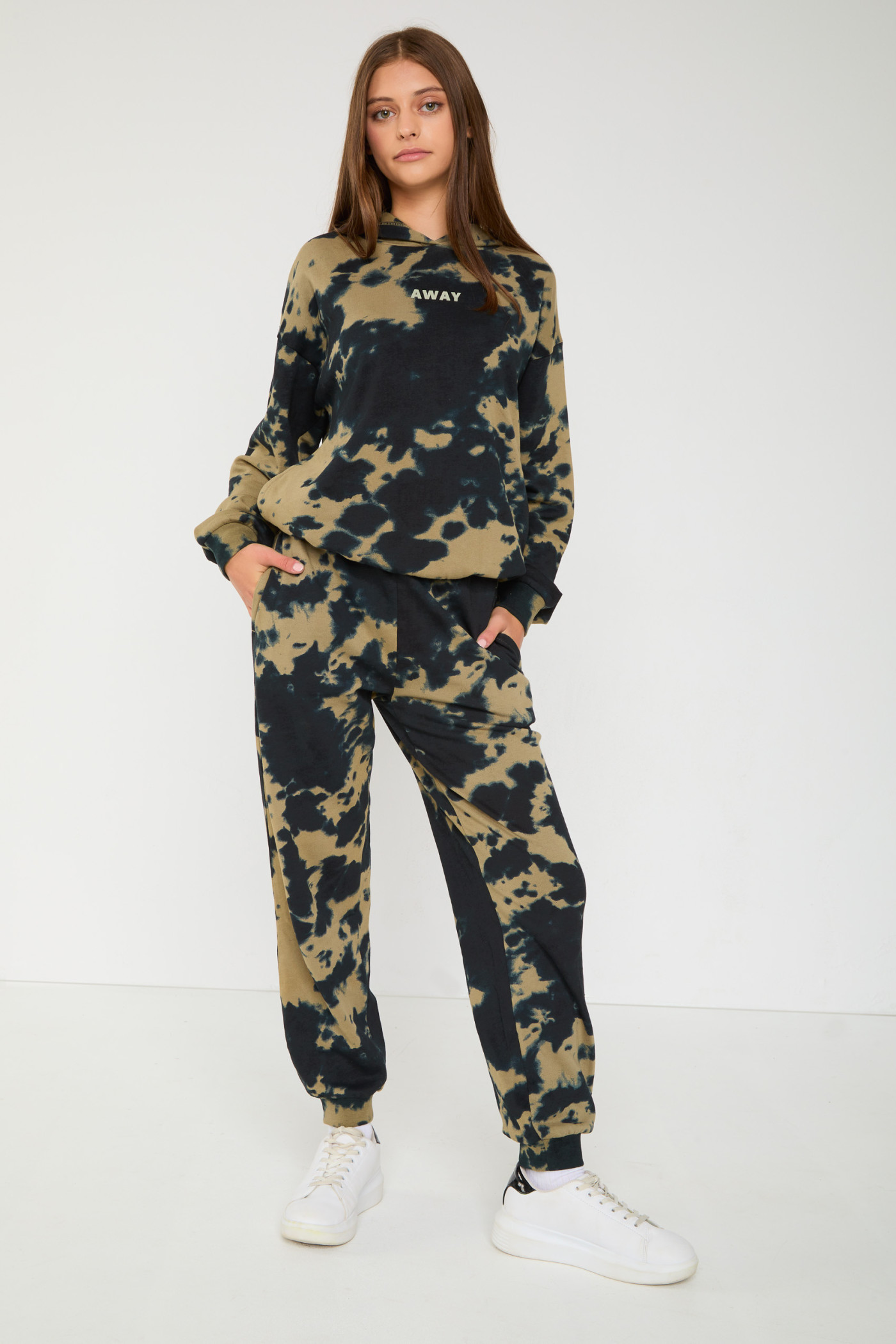 Czarno-zielone spodnie dresowe tie dye