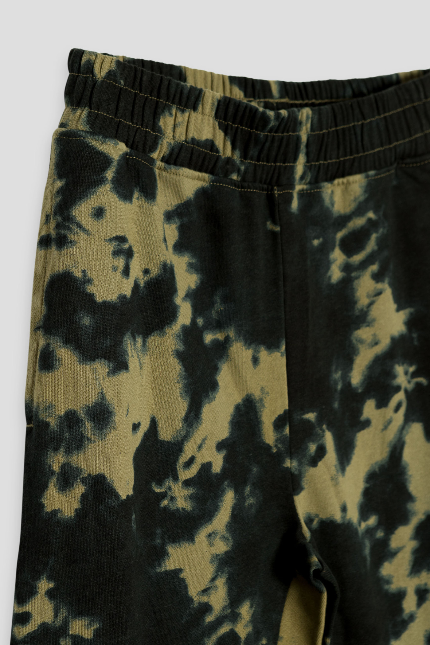 Czarno-zielone spodnie dresowe tie dye