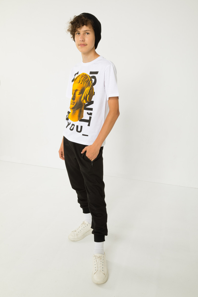 Biały T-shirt z nadrukiem