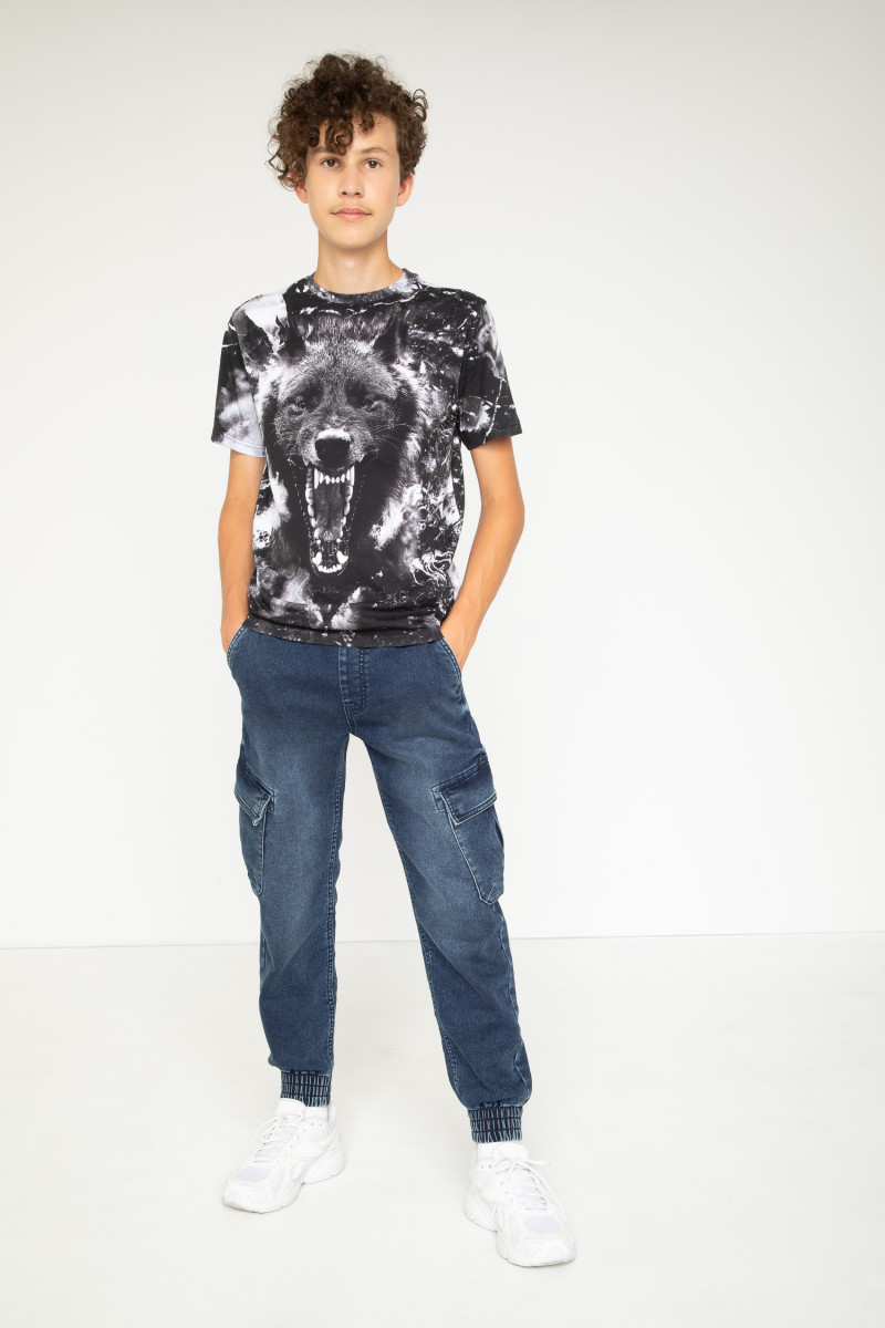 Niebieskie jeansowe spodnie jogger