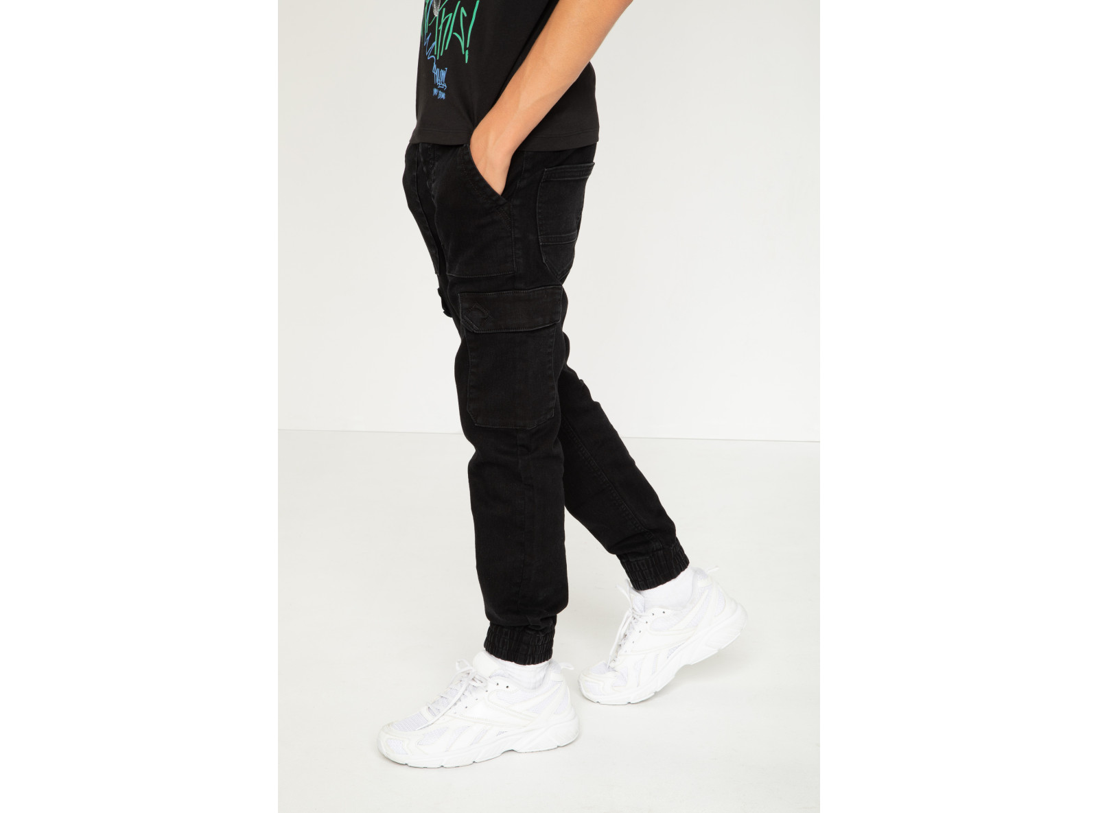 Czarne jeansowe spodnie jogger