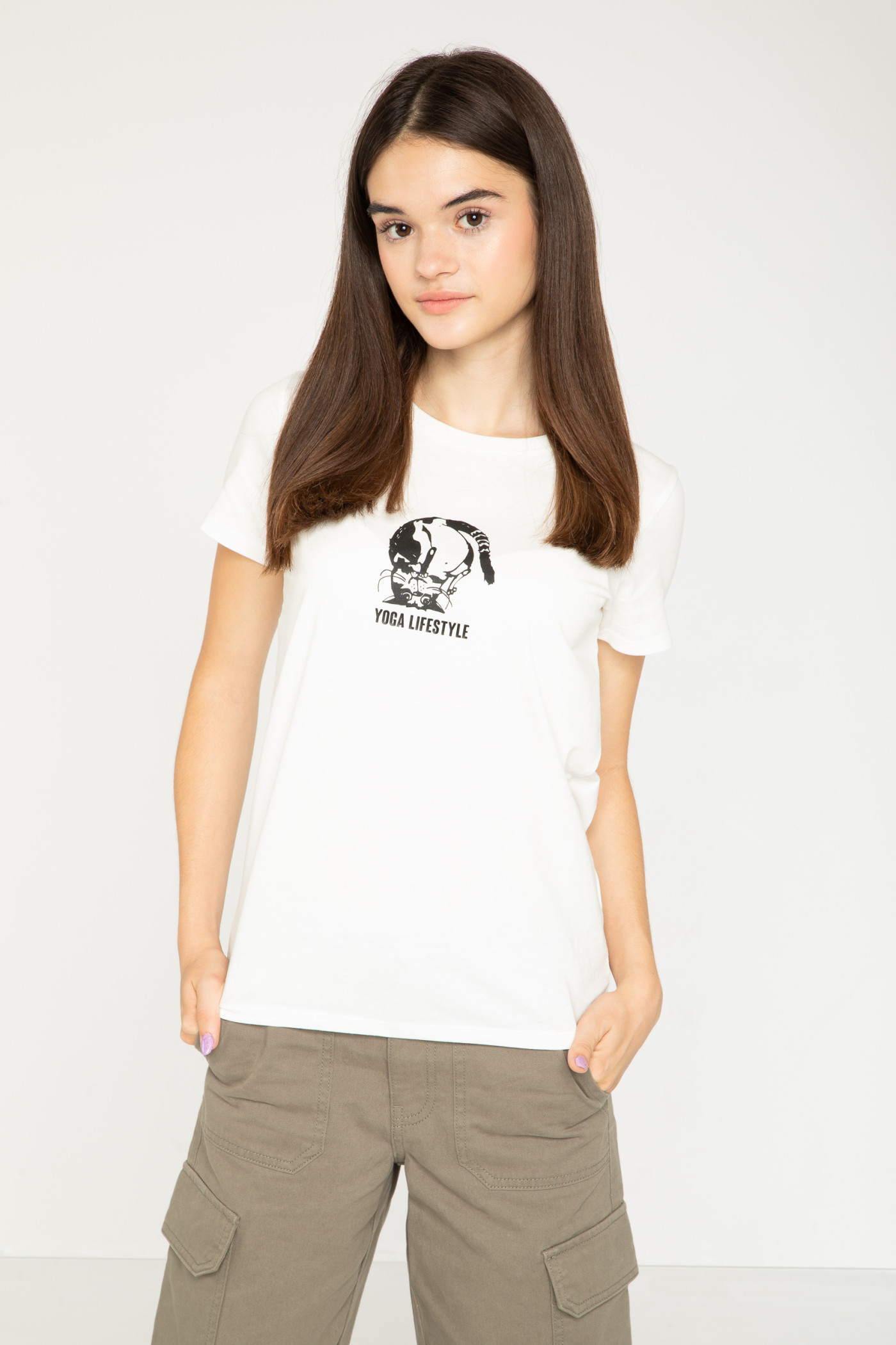 Kremowy T-shirt z nadrukiem na środku
