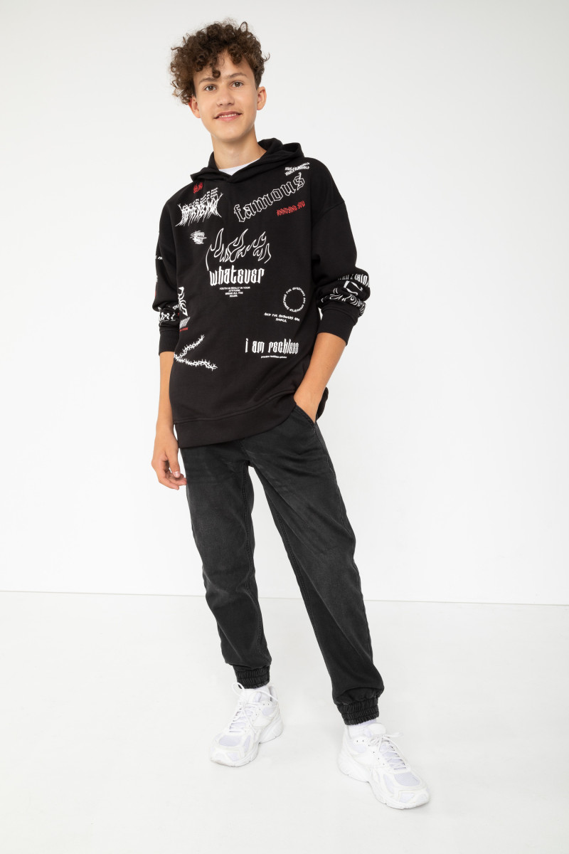 Czarna bluza dresowa z kapturem i nadrukami