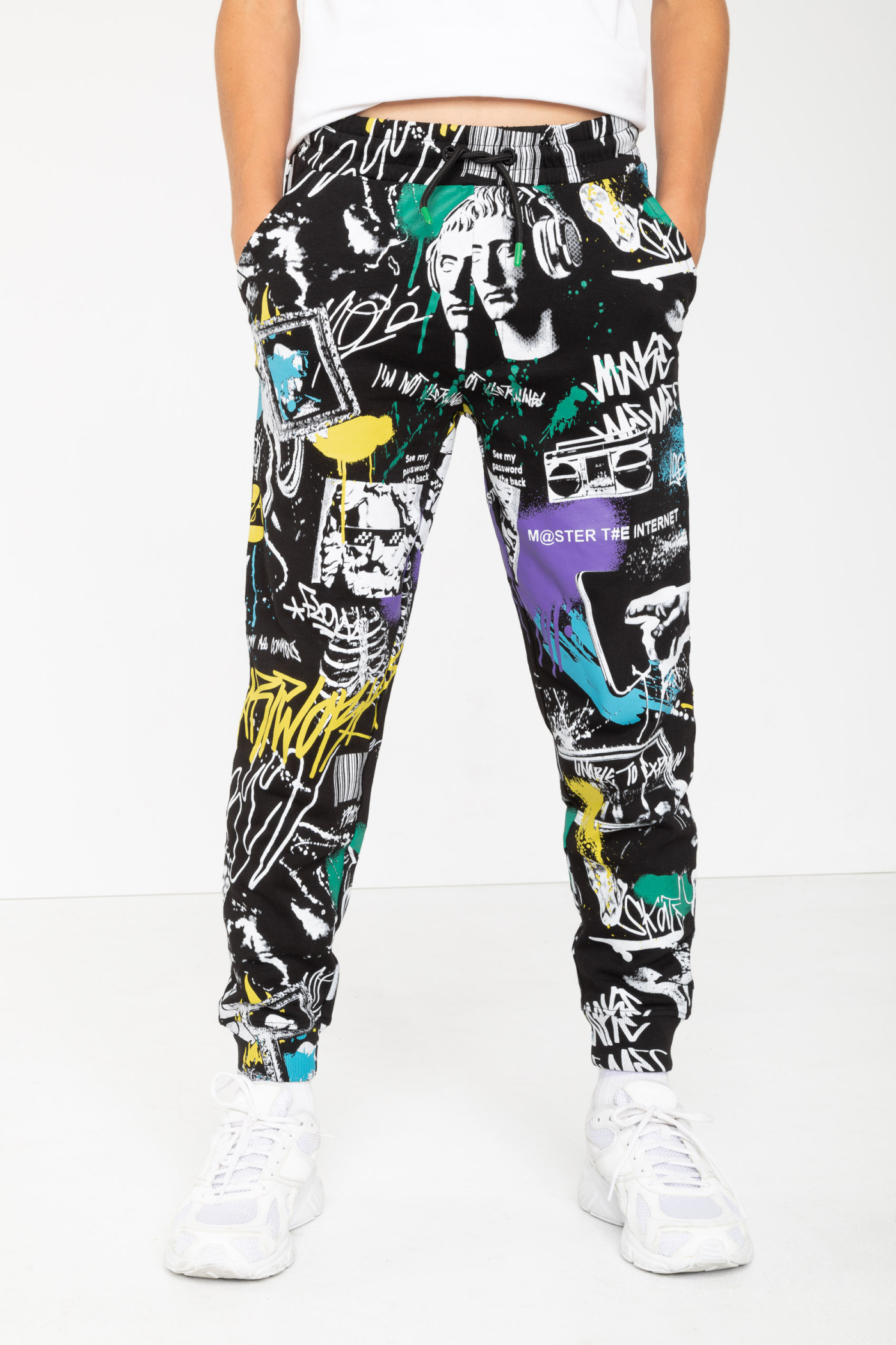 Czarne wzorzyste spodnie dresowe