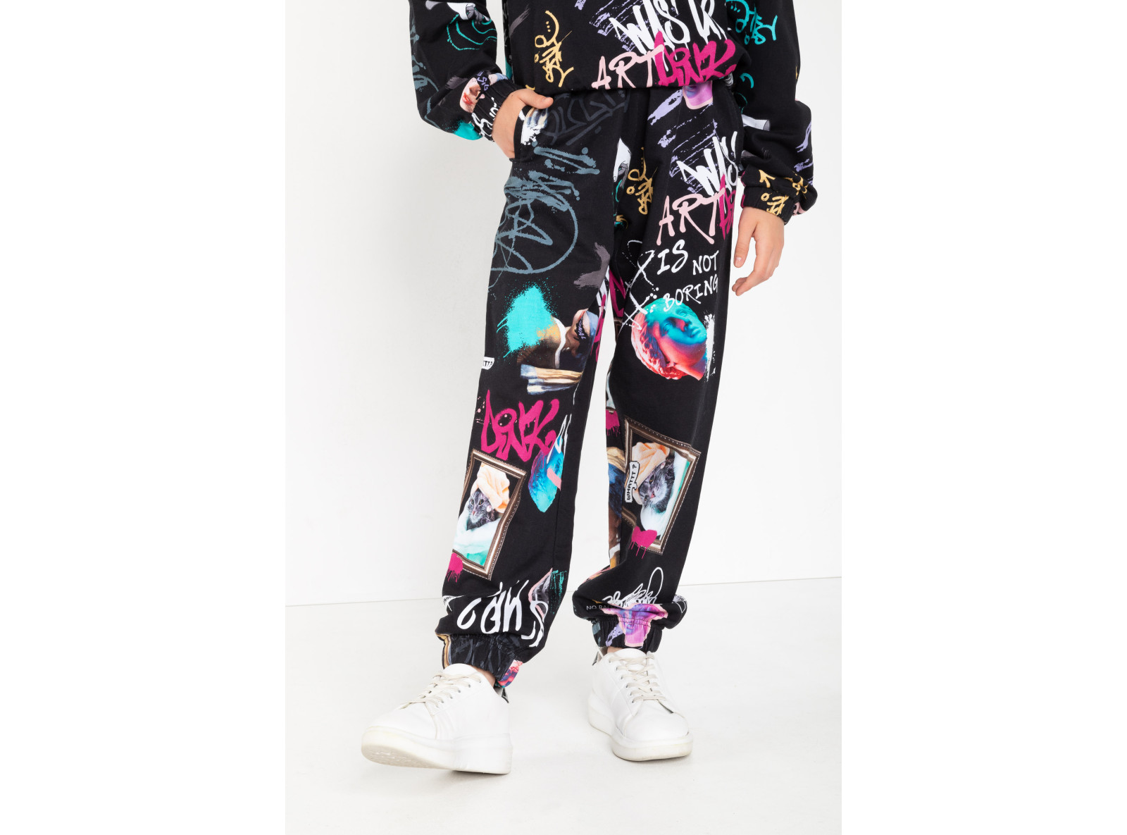 Czarne wzorzyste spodnie dresowe