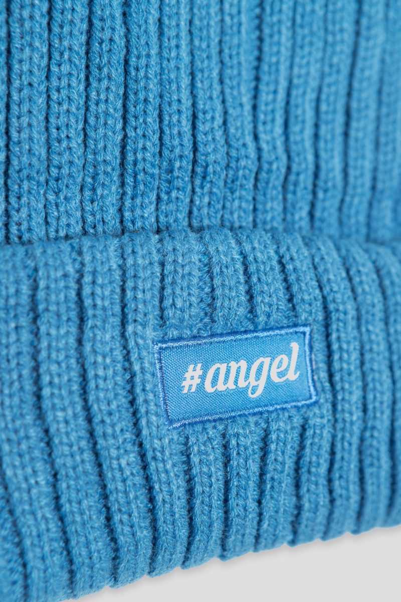 Niebieska czapka z aplikacją, niebieski