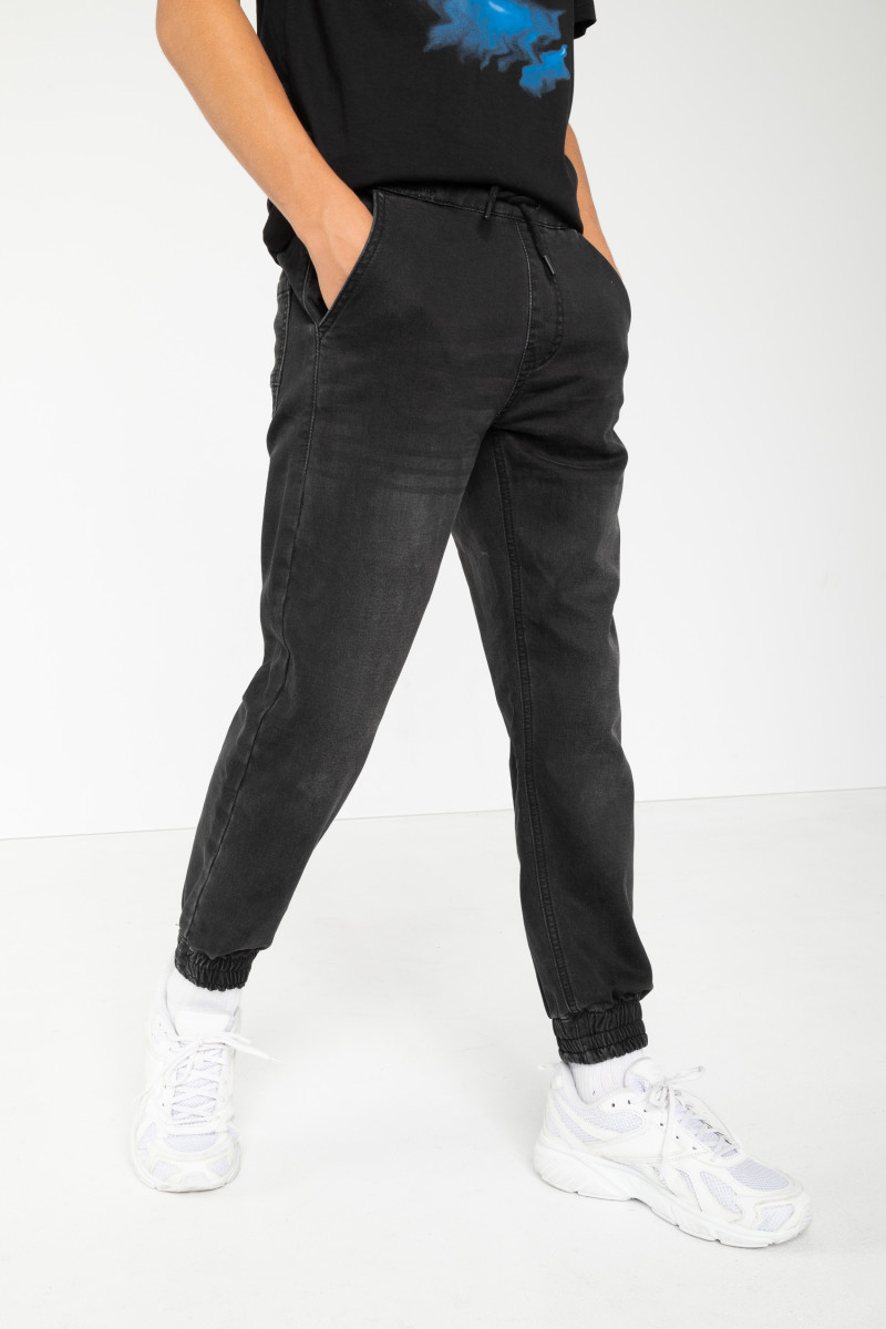 Czarne jeansowe spodnie joggery