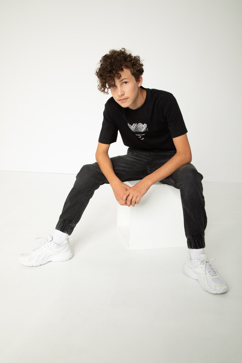 Szare spodnie jeansowe jogger