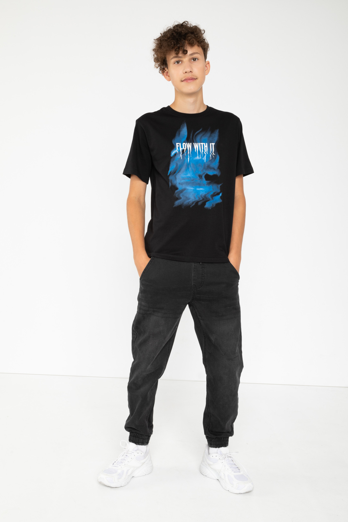 Czarny T-shirt z nadrukiem