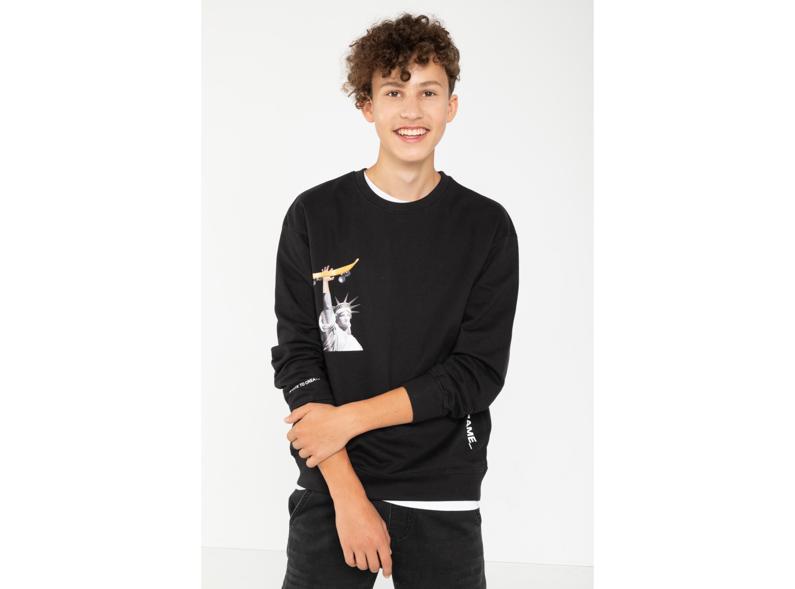 Czarna bluza dresowa z nadrukami