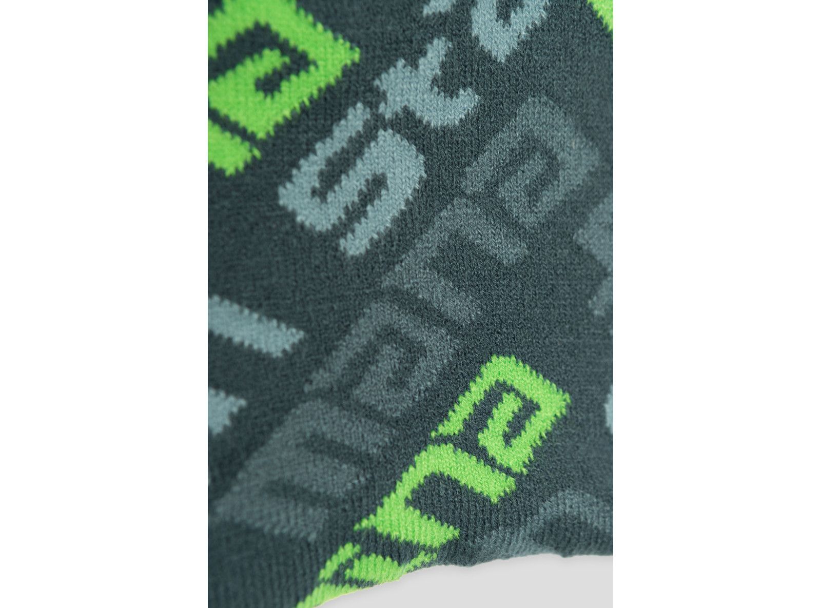 Wielobarwna czapka z motywem gamer