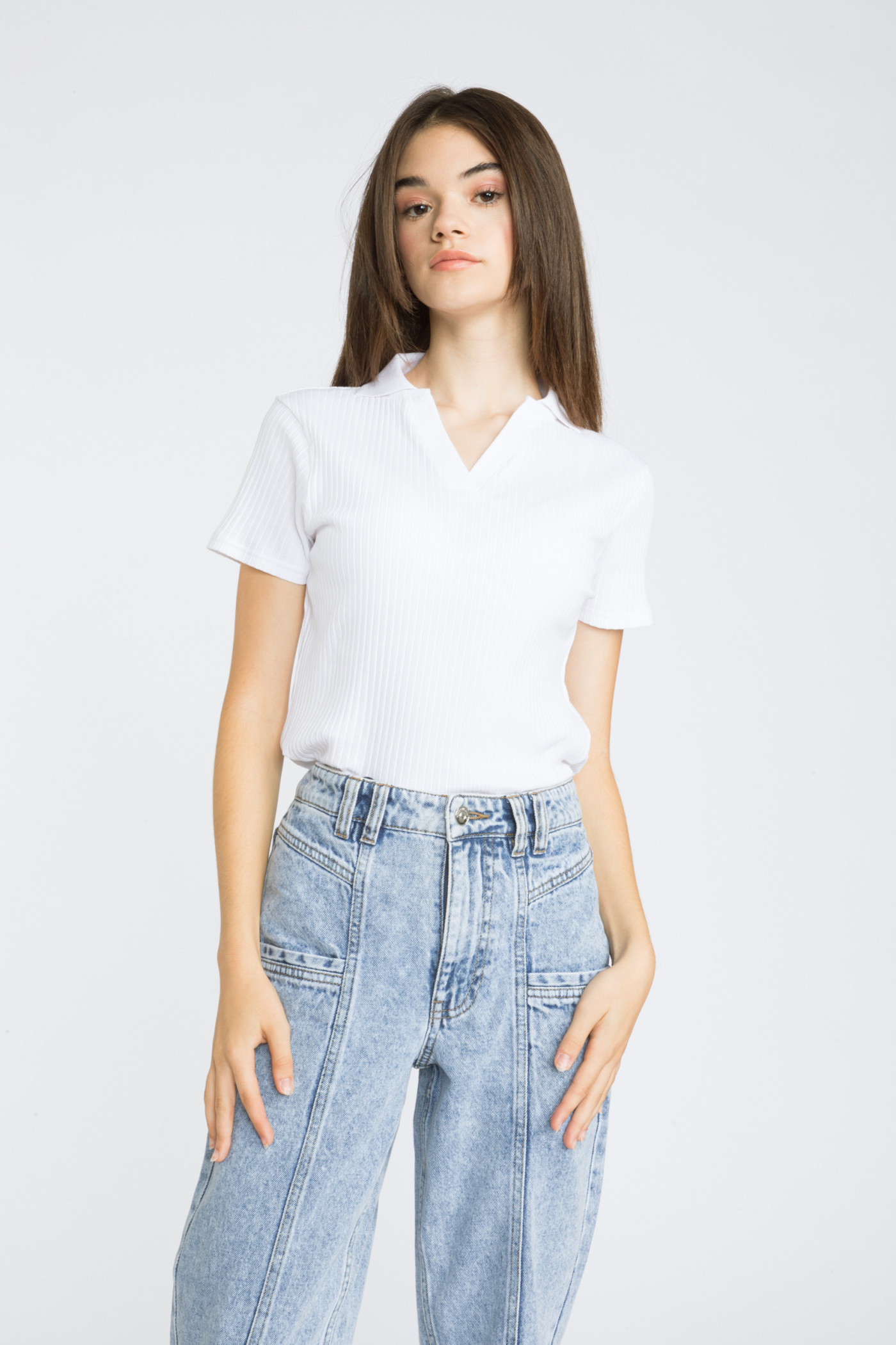 Biała bluzka z kołnierzykiem