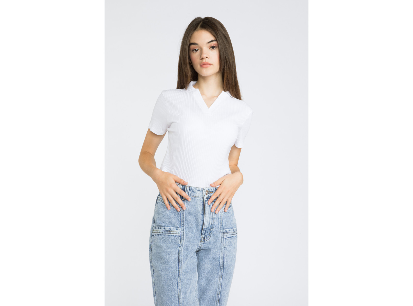 Biała bluzka z kołnierzykiem