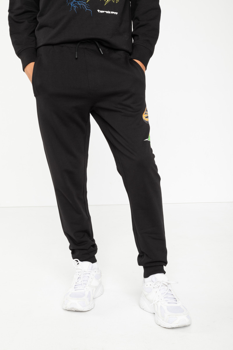 Czarne spodnie dresowe z nadrukami